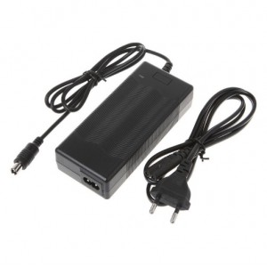 Carregador 42V 2A 7,9x5,5mm Compativel  C/ Hoverboards / Scooter/Trotinetes/E-Bikes