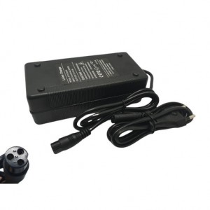 Carregador unviersal 60v a 67.2V 2A Conector GX16